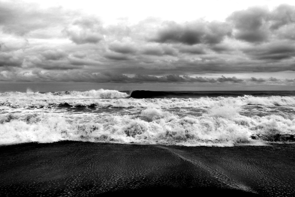Strong Ocean Waves On Beach
