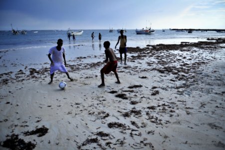 20121024AMISOMLidoBeachC