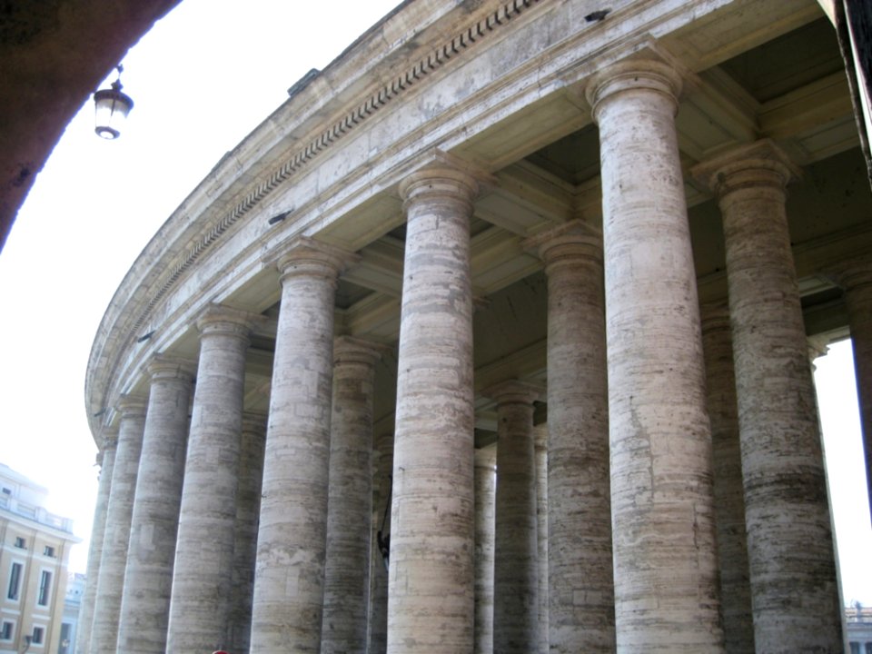 San-pietro-square-tuscan-collonades