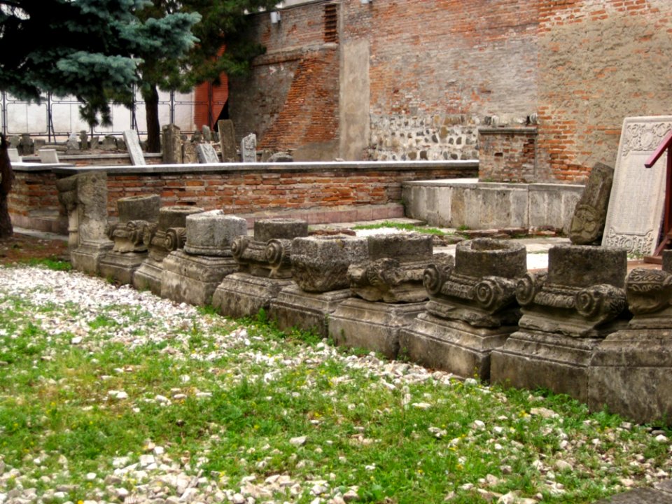 Ruins-of-the-royal-court