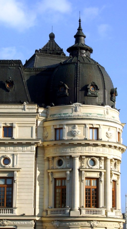 Royal-foundations-building-corner