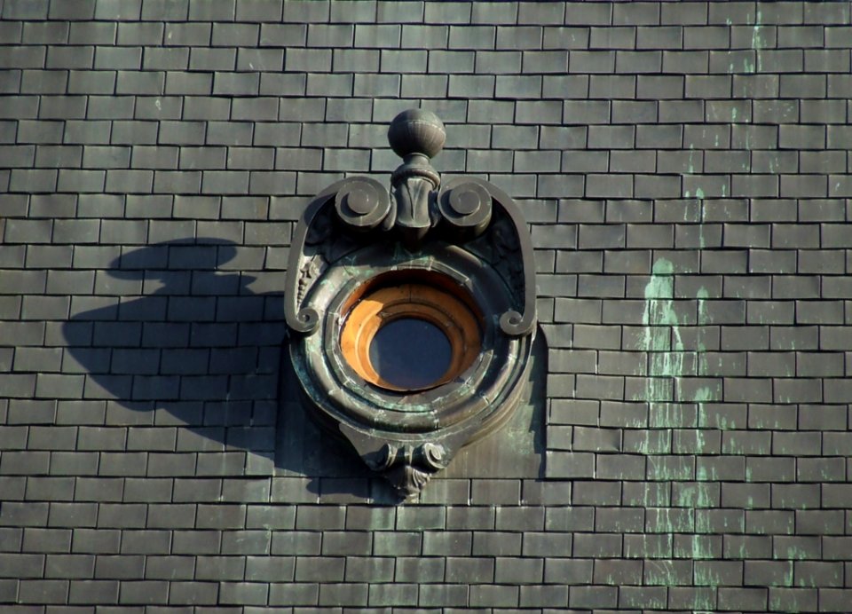 Round-window-casting-shadow