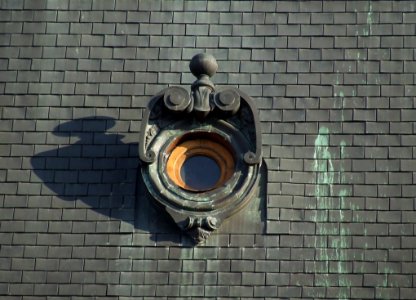 Round-window-casting-shadow