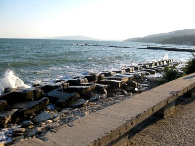 Rocks-protecting-the-shore