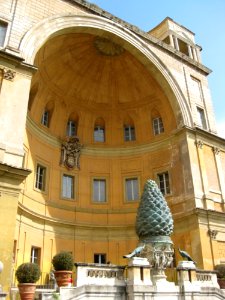 Pine-cone-statue-in-vatican