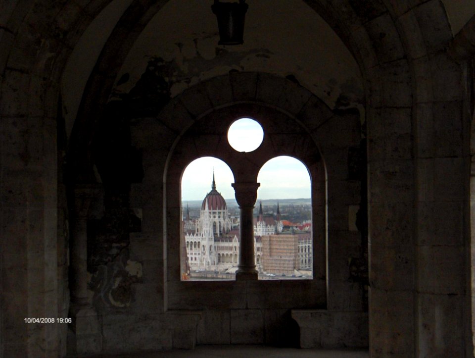 Parliament-seen-through-arcade