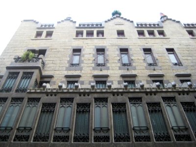 Palau-guell-facade