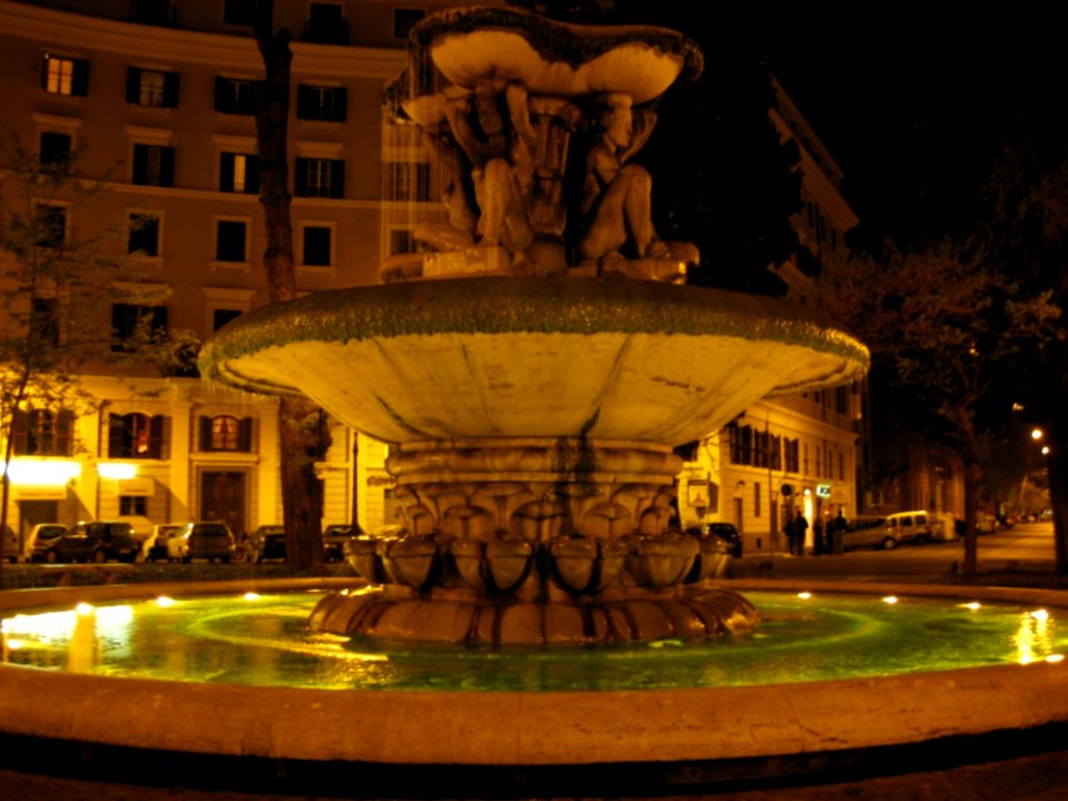 Piazza-dei-quiriti-fountain-at-night