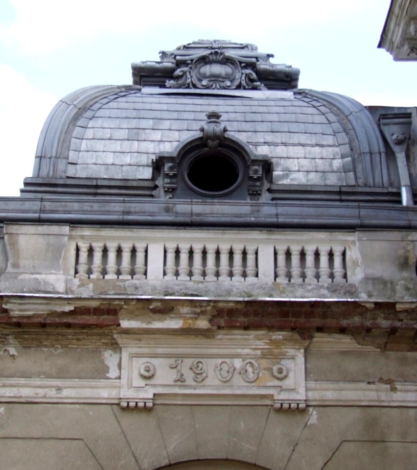 Old-house-portico
