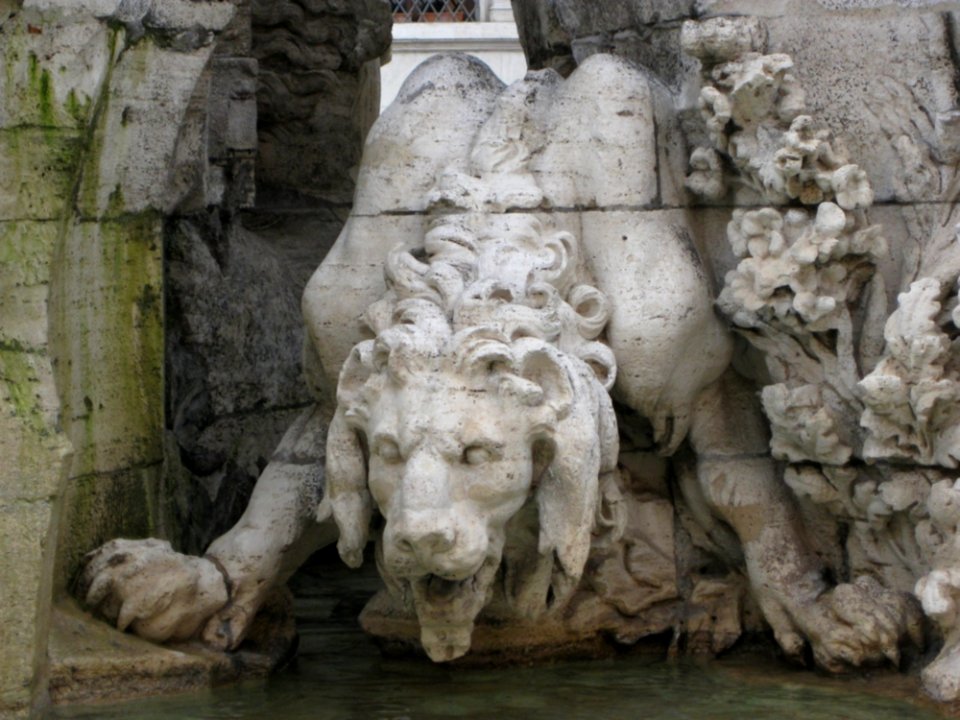 Lion-in-fontana-dei-quatro-fiumi