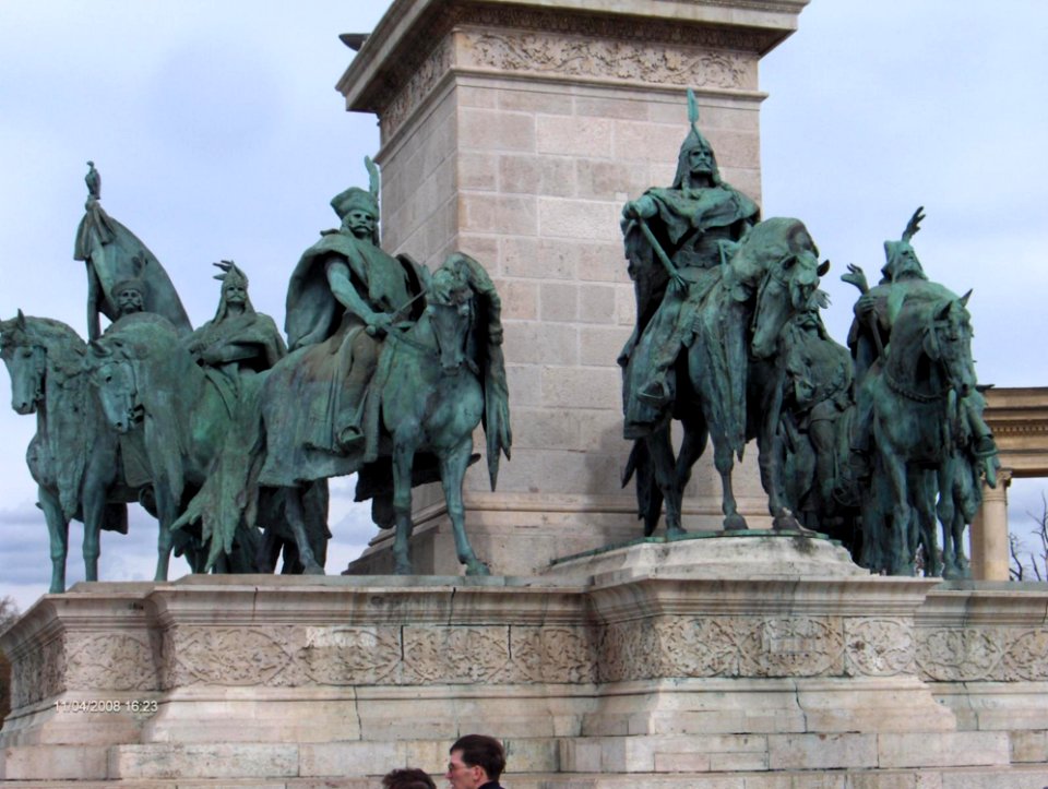 Hungarian-statesman-monument