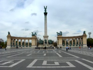 Heroes-square