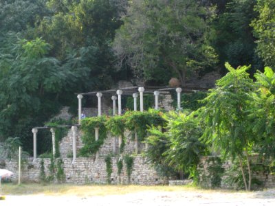Garden-pillars-facing-beach