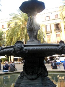 Fountain-in-placa-reial