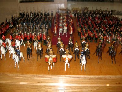 Figurine-army-marching