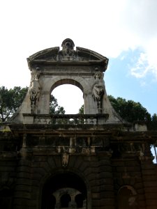 Entry-portico-to-farnese-gardens