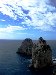 Faraglioni-lonely-rocks
