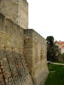 Defense-walls-of-sao-jorge-castle