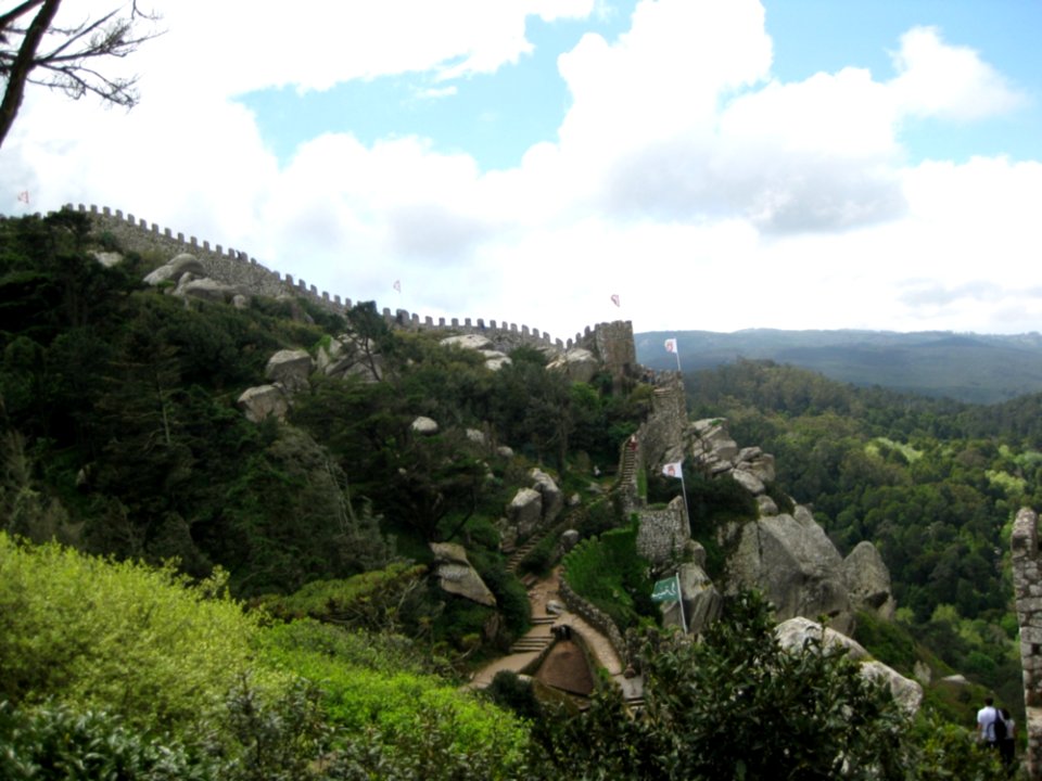 Castelo-dos-mouros-line-of-defense-towers