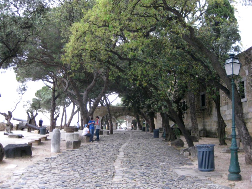 Castle-sao-jorge-alley