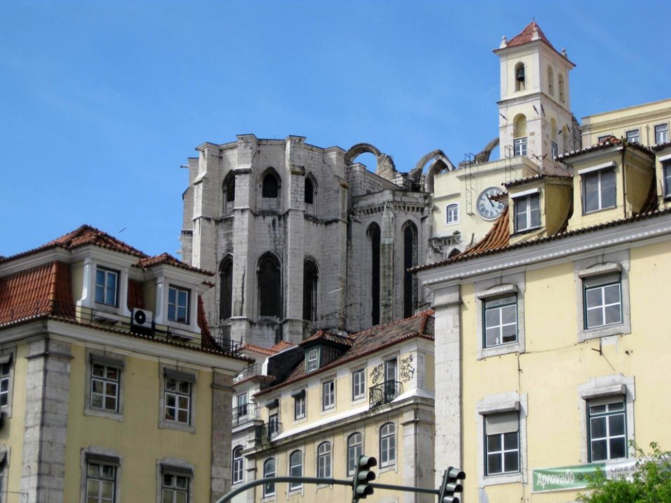 Carmon-convent-apse-seen-from-rossio-square