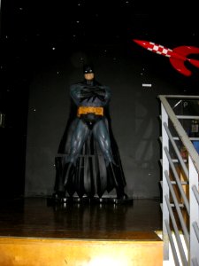 Batman-full-size-figurine photo
