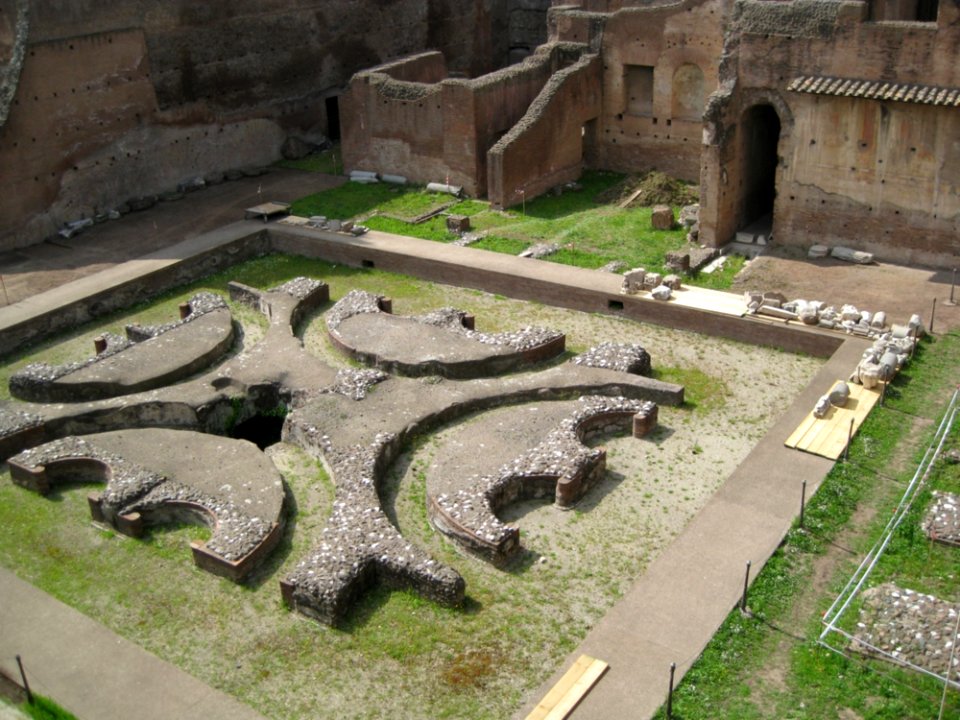 Ancient-fountain-on-the-palatine-hill