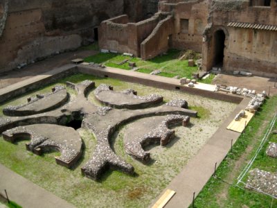 Ancient-fountain-on-the-palatine-hill