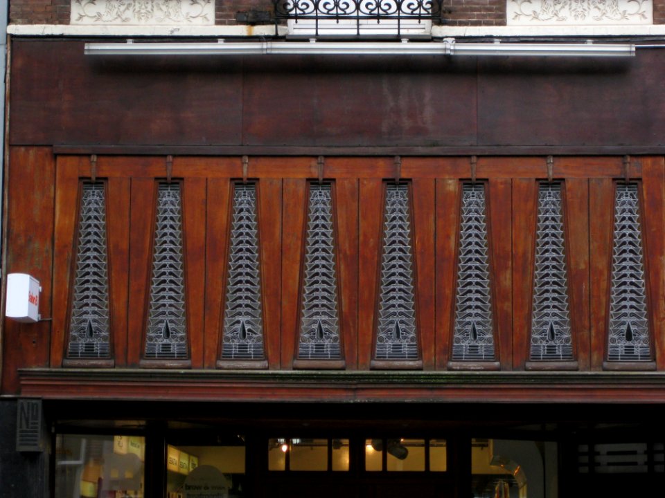 Wooden-geometric-decorative-panels
