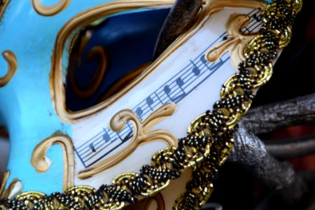Venetian-mask-decorated-with-music-scale