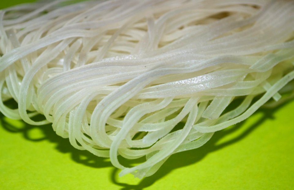 Uncooked-rice-noodles