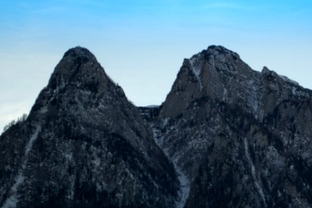 Twin-mountain-crests