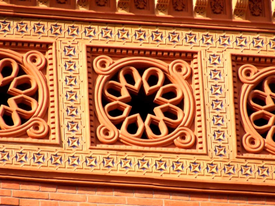 Synagogue-facade-detail