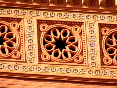 Synagogue-facade-detail