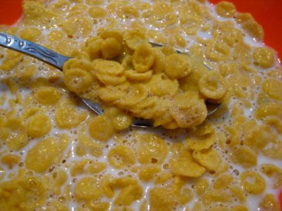 Spoon-with-cereals-and-milk