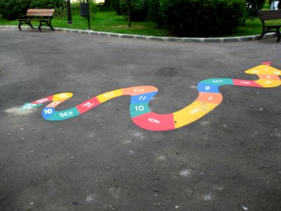 Snake-hopscotch