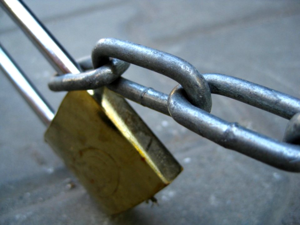 Solid-brass-lock-and-chain