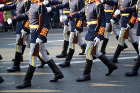 Soldiers-marching-at-a-military-parade