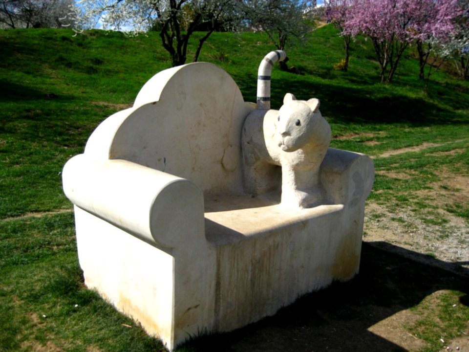 Sculpure-of-cat-in-armchair