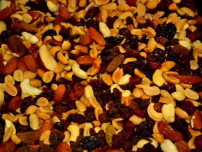 Mixed-nuts-and-dried-fruits