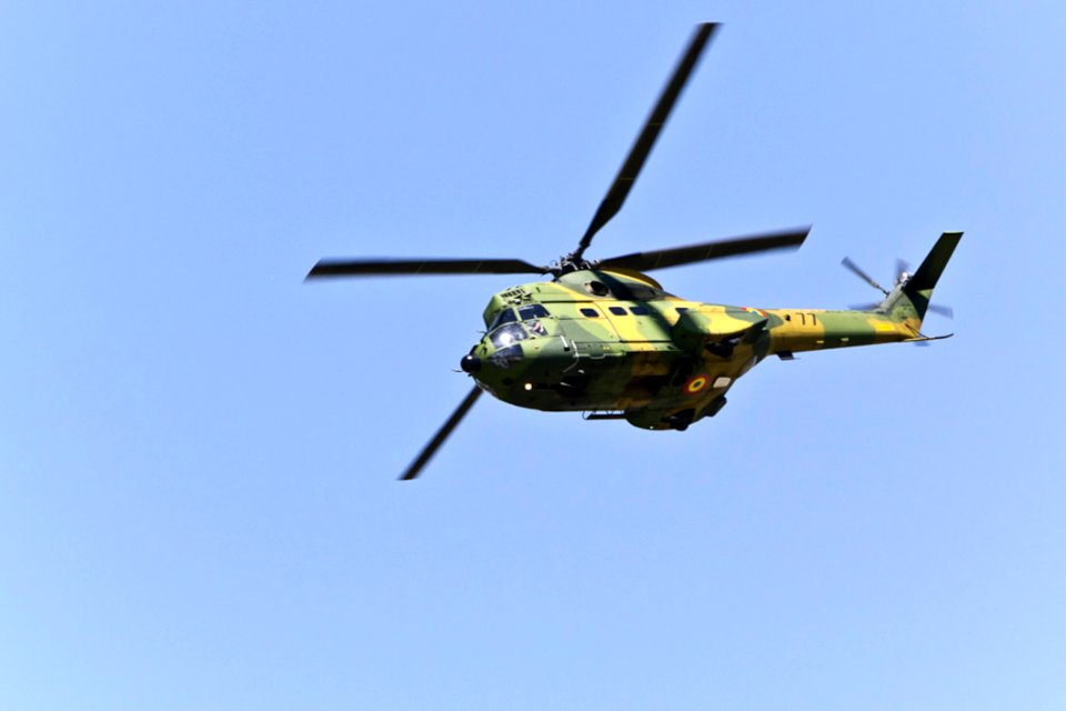 IAR 330 Puma Right Banking