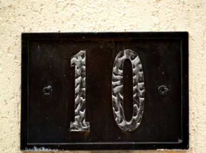 House-number-10-sign