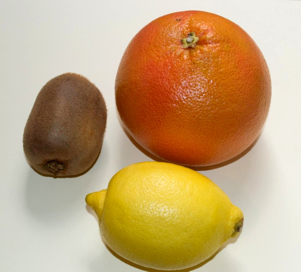 Lemon-grapefruit-and-kiwi-fruits