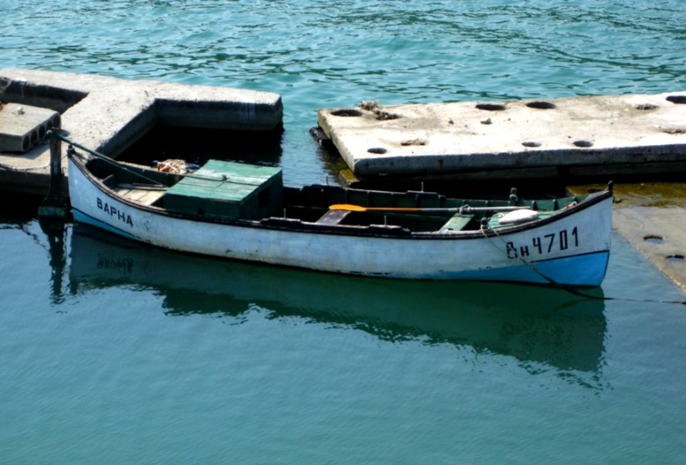 Fishing-boat-parked-at-the-docks