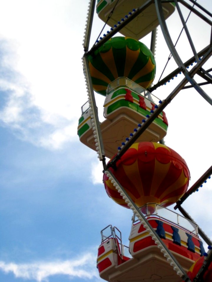 Ferris-wheel-gondolas