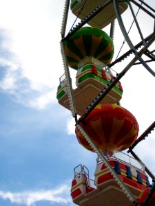 Ferris-wheel-gondolas