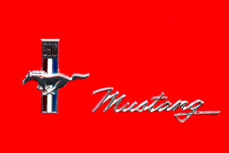 Ford Mustang 390 Emblem photo