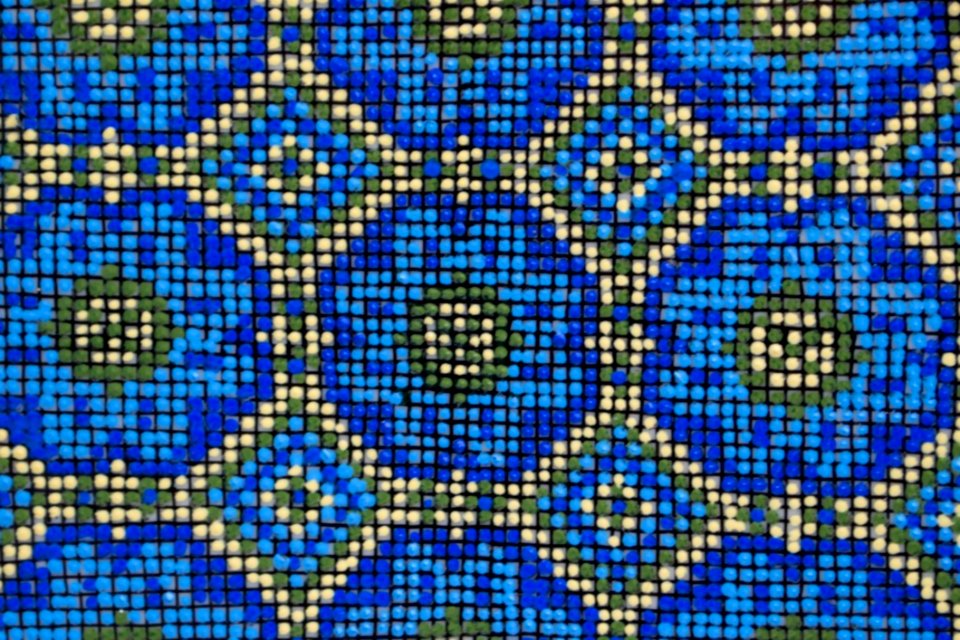 Decorative-dot-painted-handicraft-ceramic