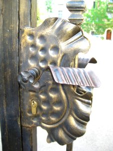 Decorative-wrought-iron-door-handle photo
