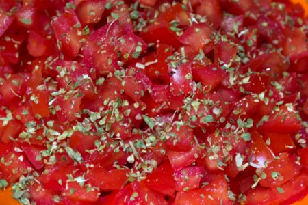 Diced-tomatoes-sprinkled-with-oregano